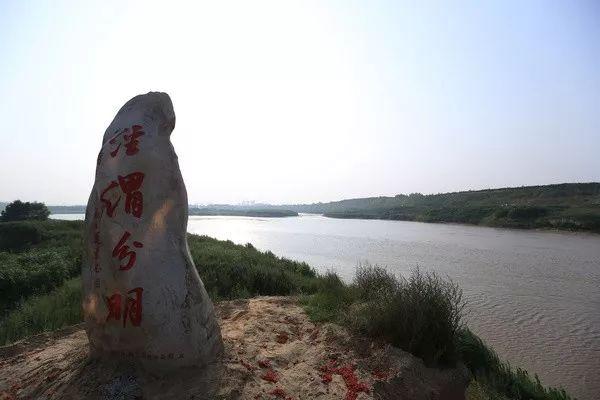 泾渭分明在哪里，泾渭分明可以形容人吗（泾渭分明：你能分清谁浊谁清吗）