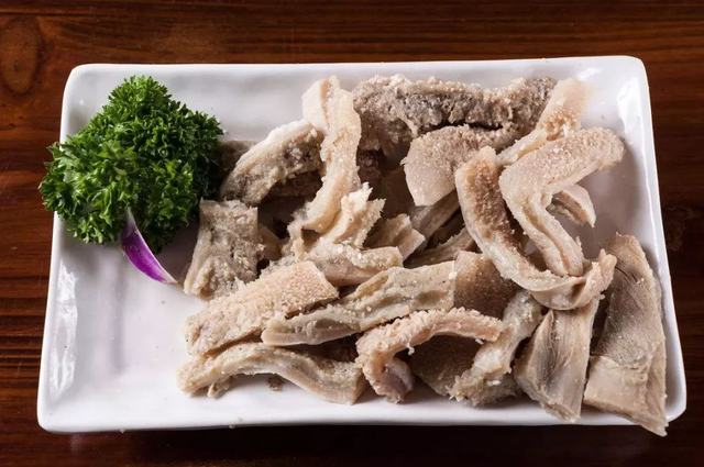 黄喉是牛的哪个部位，肥牛不是肥的牛肉