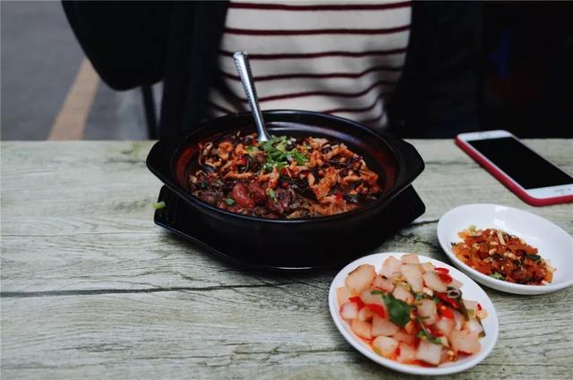 砂锅的用途和好处，砂锅的用途和好处特点（贵州人的冬天缺它不可）