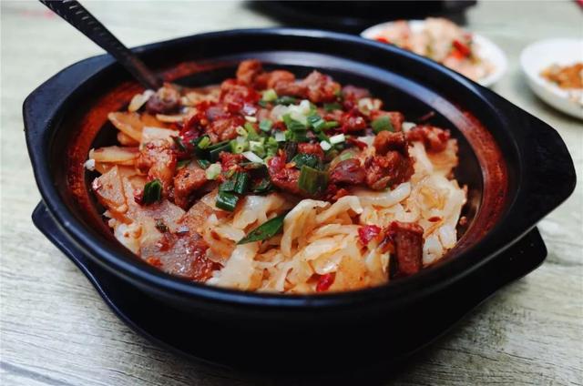 砂锅的用途和好处，砂锅的用途和好处特点（贵州人的冬天缺它不可）