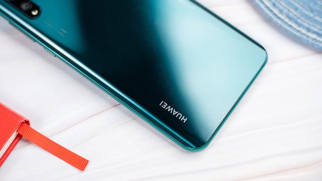 华为畅享10s，华为畅享10s是快充吗（适合年轻人的千元新标杆）