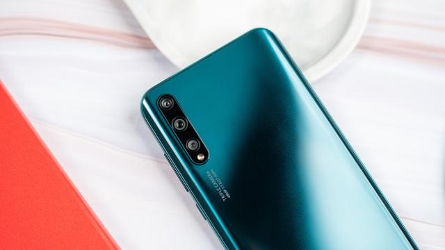 华为畅享10s，华为畅享10s是快充吗（适合年轻人的千元新标杆）