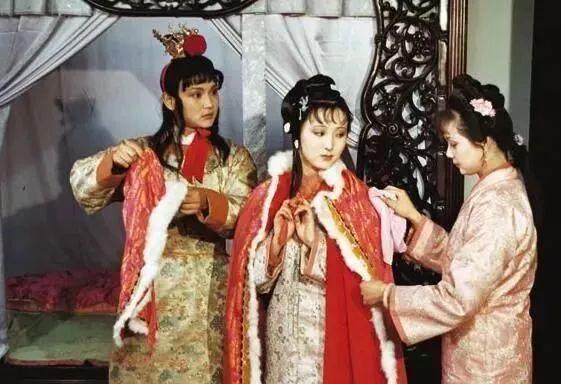 金玉良缘什么意思，红楼梦中的金玉良缘是什么意思（后人如何误读了金玉良缘）