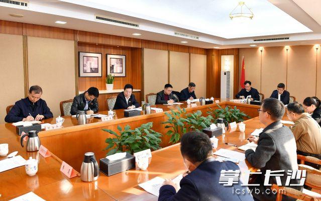 什么是五个表率，五个带头五个表率（胡衡华与所在党支部的年轻党员们分享了“五个表率”）