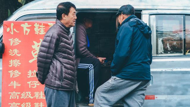 星河滚烫出自哪首诗，星河滚烫出自哪首诗歌里（人间烟火）