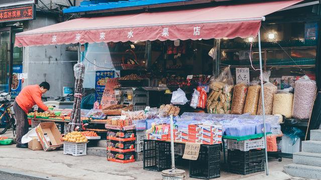 星河滚烫出自哪首诗，星河滚烫出自哪首诗歌里（人间烟火）