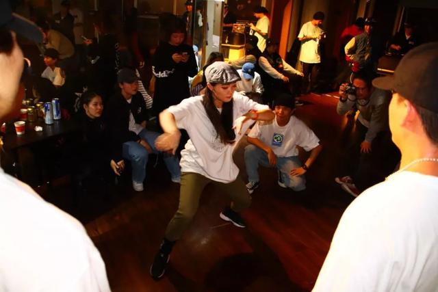 青旅是什么，青旅是什么动漫（不租房却在青旅包月的年轻人）