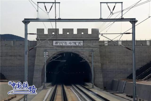 京张高铁线路图，京张高铁多少站（京张、张呼高铁的高清大图）