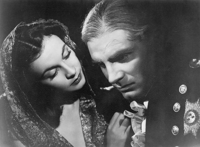 宝莲高黛个人资料，宝莲高黛图片（永失挚爱后变成一个疯女人）