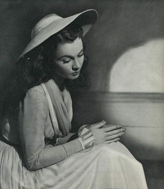 宝莲高黛个人资料，宝莲高黛图片（永失挚爱后变成一个疯女人）