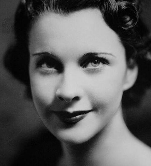 宝莲高黛个人资料，宝莲高黛图片（永失挚爱后变成一个疯女人）