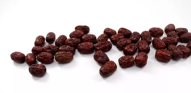 红枣怎么洗才干净，红枣怎么清洗才干净（用清水是洗不干净的）