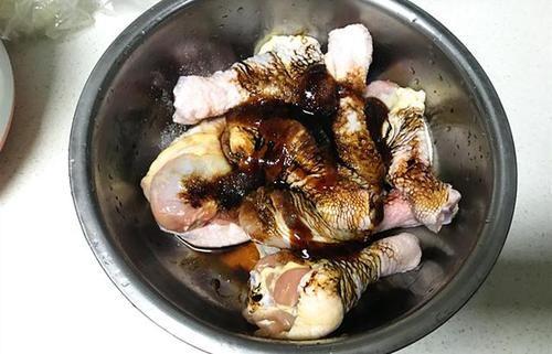 怎样炖鸡腿好吃又嫩，出锅后颜色漂亮味道香