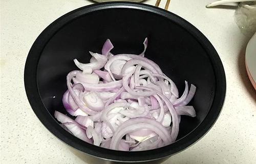 怎样炖鸡腿好吃又嫩，出锅后颜色漂亮味道香