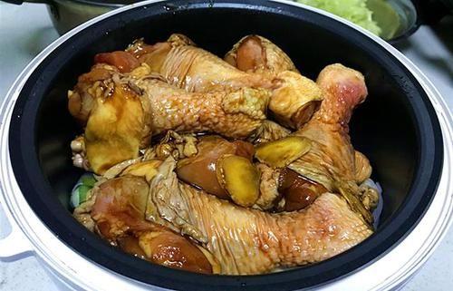 怎样炖鸡腿好吃又嫩，出锅后颜色漂亮味道香