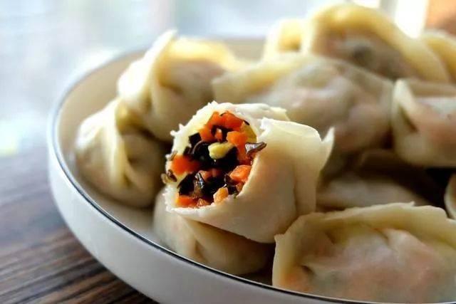 吃饺子的来历，包饺子的来历和风俗（冬至丨今天为什么要吃饺子）