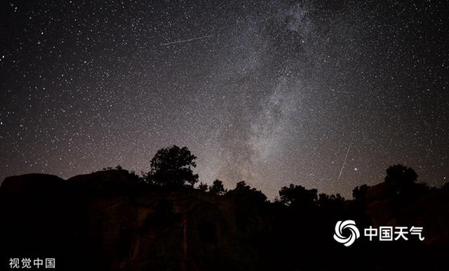 云层高度一般是多少，云层厚度一般多少（一口气看完万米高空之上所有奇美罕见云）