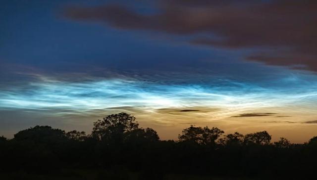 云层高度一般是多少，云层厚度一般多少（一口气看完万米高空之上所有奇美罕见云）