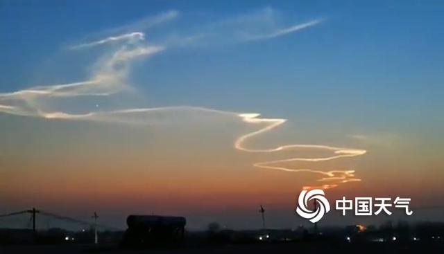 云层高度一般是多少，云层厚度一般多少（一口气看完万米高空之上所有奇美罕见云）