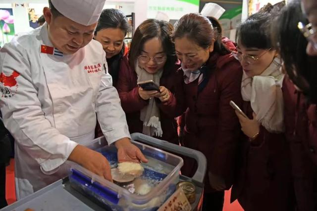 淮南有什么好玩的地方，淮安哪里有好玩的地方（淮南豆制品展销会28个项目集中签约）