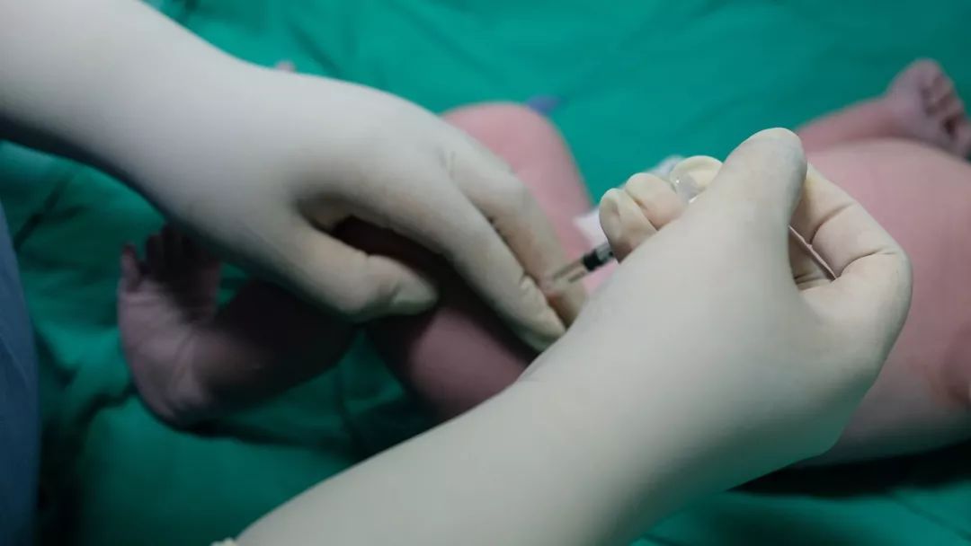 新生儿打维生素k1有什么作用(宝宝出生后打的第一针是维生素k) - 行就