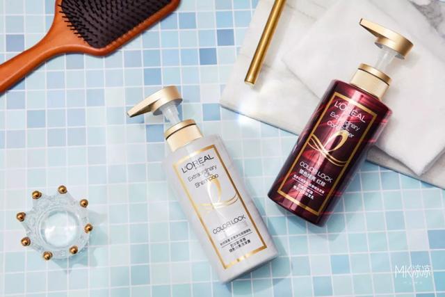 黑茶色头发有点偏绿色吗，黑茶色头发有点偏绿色吗女（2020年第一个最火发色）