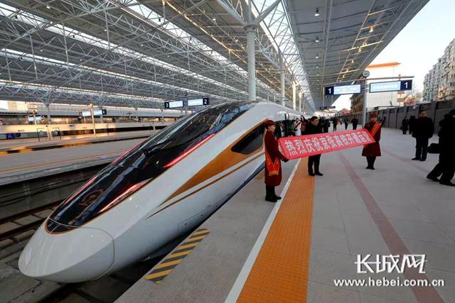 京张高铁多少站，京张高铁共有多少站（看，京张高铁来了）
