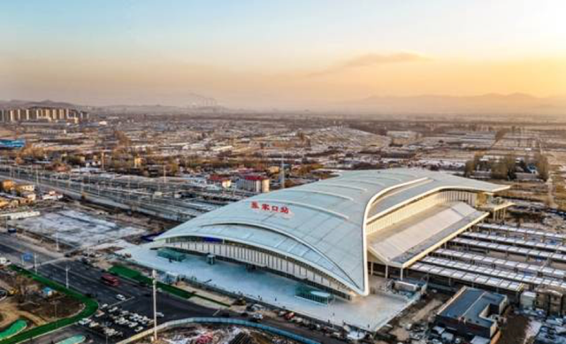 京张铁路是人字形还是之字形，京张铁路为什么修成人字形（詹天佑的京张铁路开通了高铁）