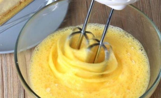 没有打蛋器怎么将蛋清打发，蛋糕的做法家庭做法（一个塑料瓶就搞定）