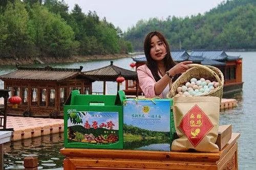 淘宝直播纠偏(淘宝主播态度差可以投诉吗)