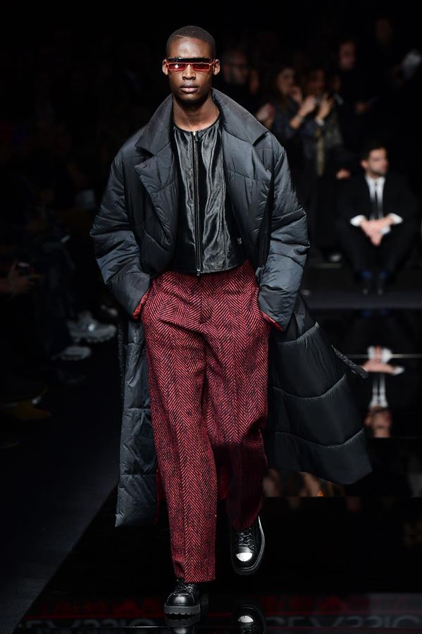 英语六级作文模板，英语六级作文（米兰男装周——安普里奥·阿玛尼品牌时装秀）