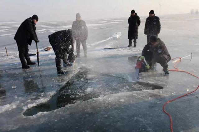三九四九冰上走，三九四九冰上走谚语是什么意思（三九四九冰“下”走）
