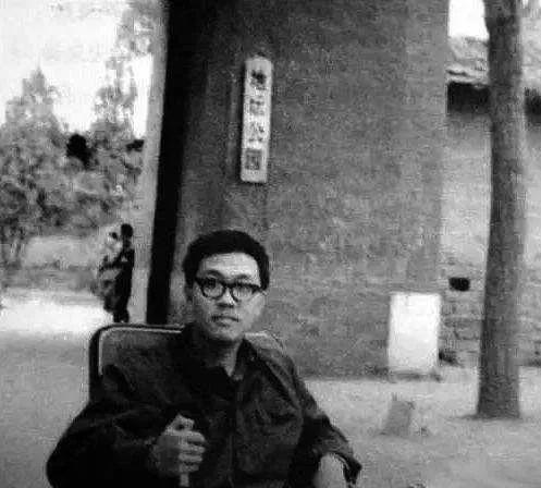 我与地坛主要内容概括，我与地坛主要内容概括150字（《我与地坛》：上帝以痛吻我）