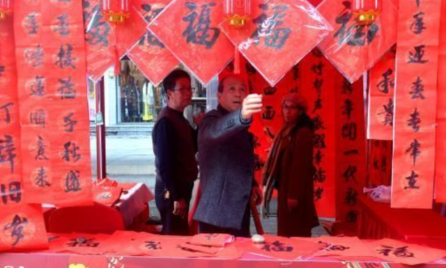 长着的好运符在哪换 长者的两个故事，长着的好运符在哪换（你知道年是怎么来的吗）