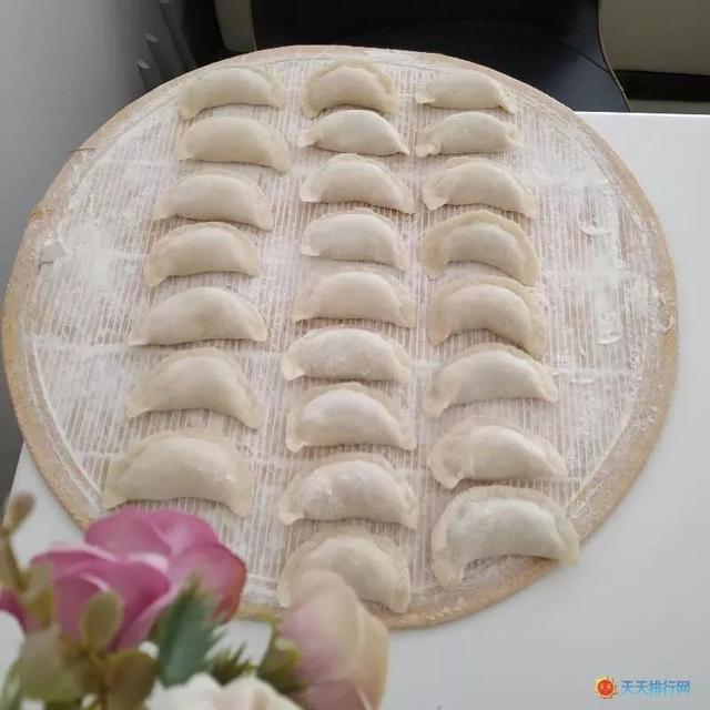 中国人逢年过节为何要吃饺子？