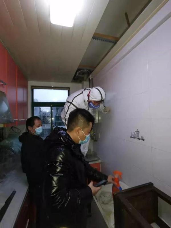 家里有蝙蝠怎么办，有人家里来了只蝙蝠