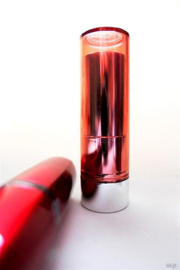 女生的口红能吃吗，女人的口红能吃吗（长期涂口红的女性）