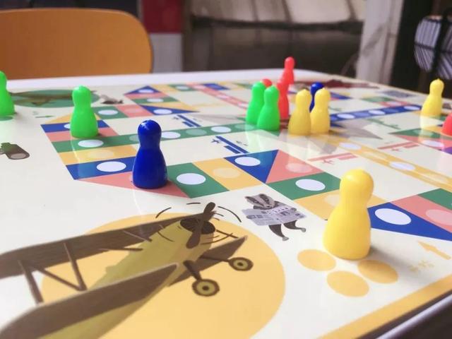 斗兽棋怎么玩，磁性斗兽棋怎么玩（6合1经典益智游戏组合棋）