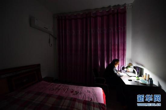 学习如何独自打垒球，垒球怎么击球（摩托车上的小课堂）