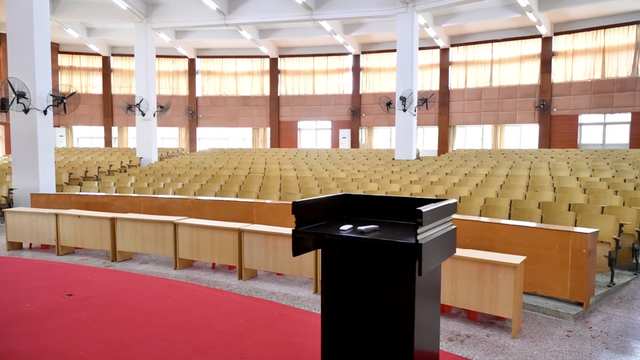 异木棉和紫荆花有什么区别，异木棉和紫荆花的图片（<9>大南中学打造“自信教育”特色）