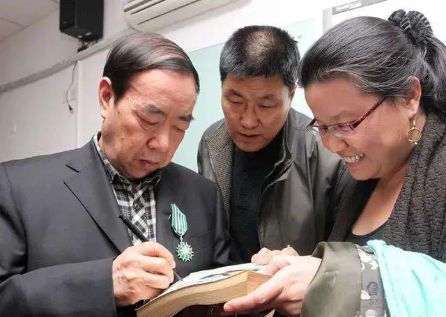 文学作品中性描写，周姓女孩起名大全（贾平凹《废都》中“删去XX字”是真的还是噱头）