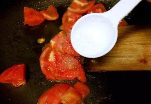西红柿鲜菇炒鸡蛋家常做法，西红柿鸡蛋炒蘑菇