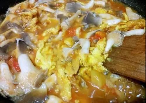 西红柿鲜菇炒鸡蛋家常做法，西红柿鸡蛋炒蘑菇