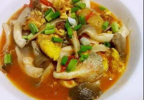 西红柿鲜菇炒鸡蛋家常做法，西红柿鸡蛋炒蘑菇