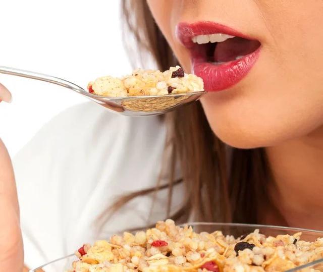 燕麦含糖量高吗，荞麦燕麦含糖量各是多少（种很多人都在买，小心越吃越胖）