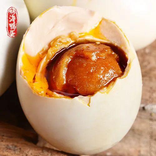 烤海鸭蛋是烤出来的吗，烤海鸭蛋是怎样制作（“弄潮鸭”生的海鸭蛋）