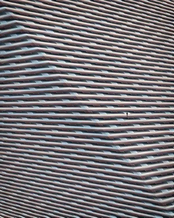 怎样用p图软件做出墙上的人，怎样用p图软件做出墙上的人脸（摄影 ， 手机修图指南）