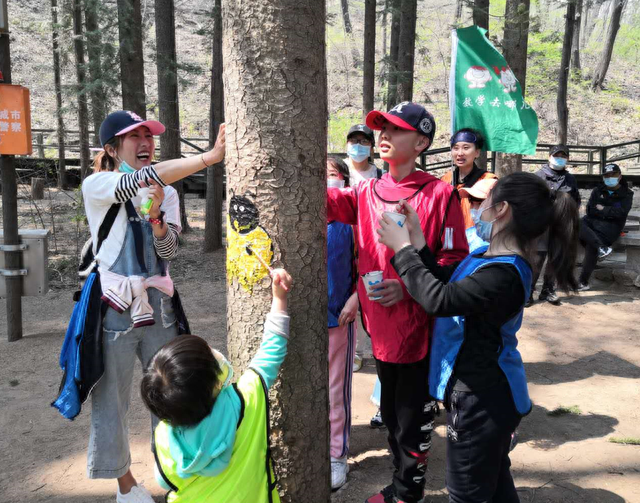 爸妈孩子乐翻天 千山景区办起亲子游首秀