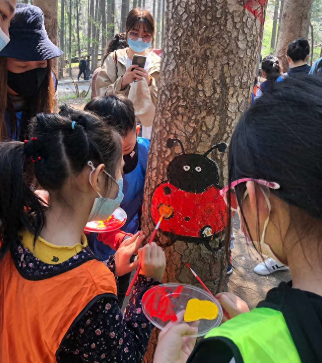 爸妈孩子乐翻天 千山景区办起亲子游首秀