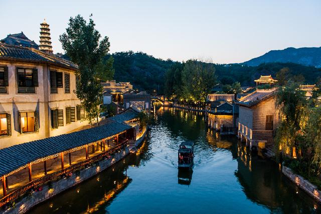 古北水镇在北京哪个区，古北水镇在哪里（“足不出京”周边游再添好去处）